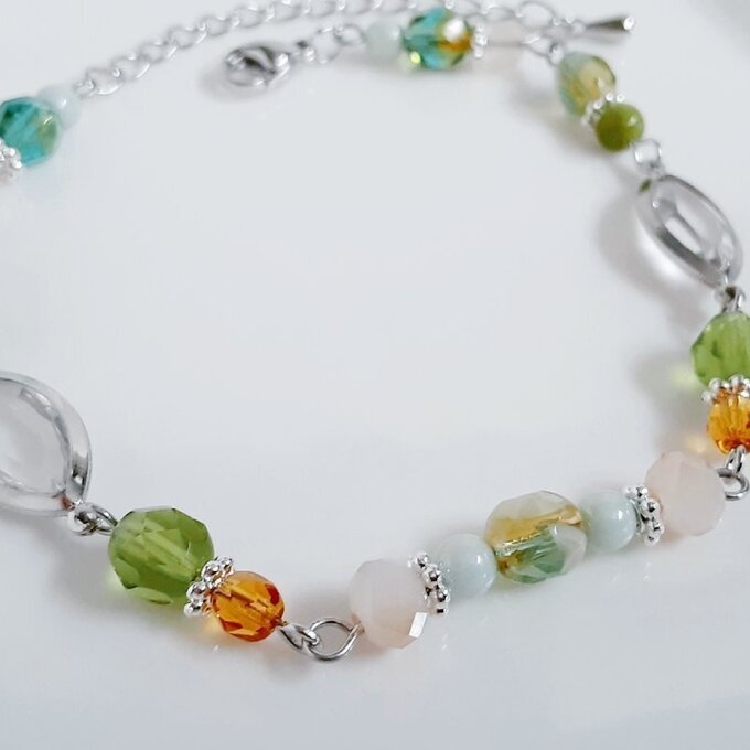 アクリルフレームストーンが素敵な秋色ブレスレット(若草)