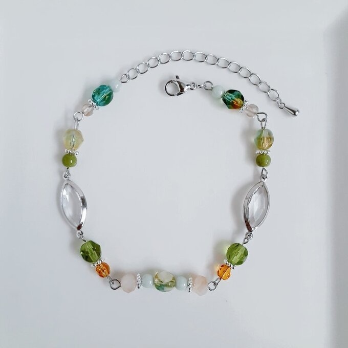 アクリルフレームストーンが素敵な秋色ブレスレット(若草)