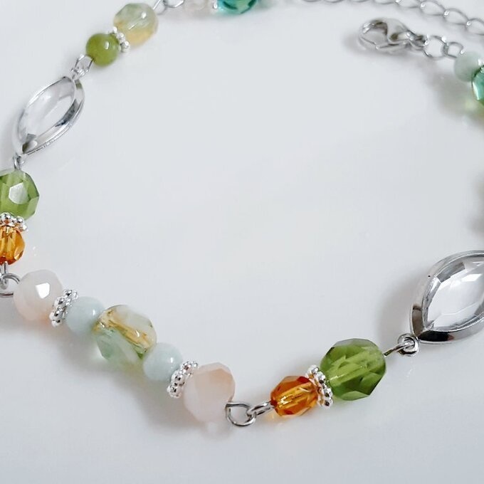 アクリルフレームストーンが素敵な秋色ブレスレット(若草)