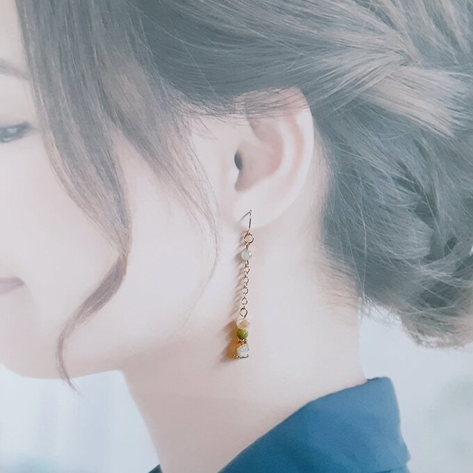 秋のピスタチオカラーのアシンメトリーピアス/イヤリング