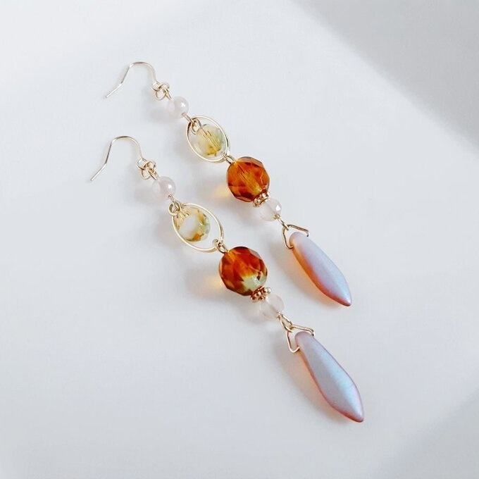 再販☆チェコビーズとオーバルフープのお洒落ロングピアス/イヤリング(大人トパーズ)