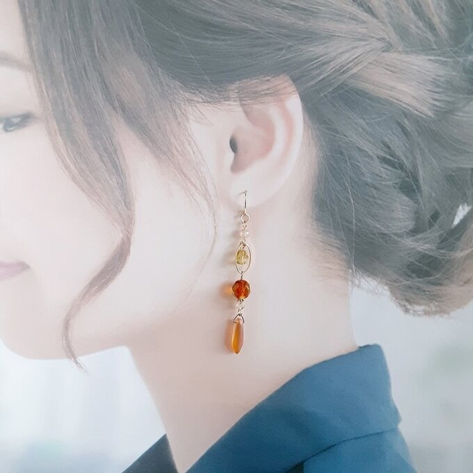 再販☆チェコビーズとオーバルフープのお洒落ロングピアス/イヤリング(大人トパーズ)