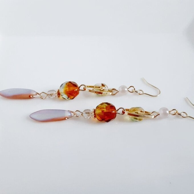 再販☆チェコビーズとオーバルフープのお洒落ロングピアス/イヤリング(大人トパーズ)