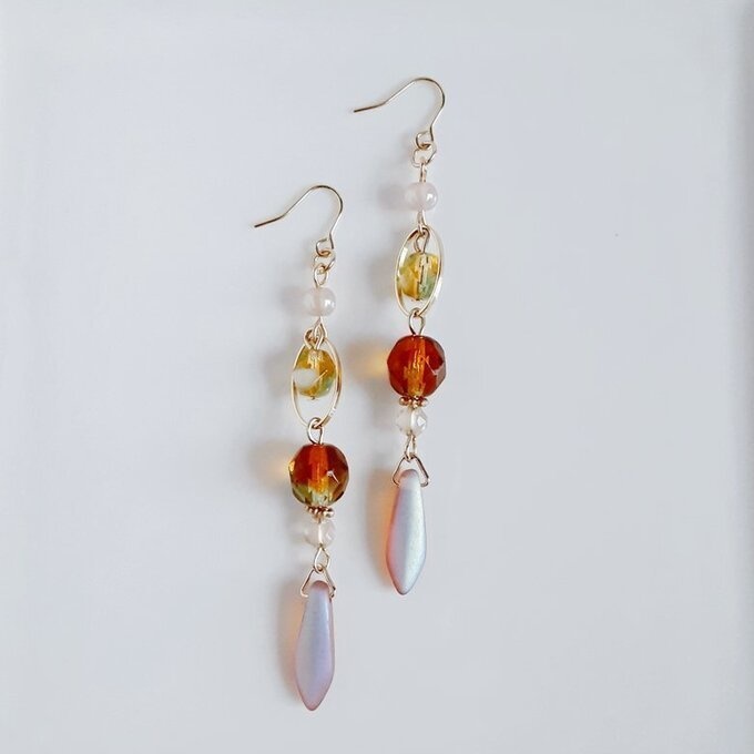 再販☆チェコビーズとオーバルフープのお洒落ロングピアス/イヤリング(大人トパーズ)