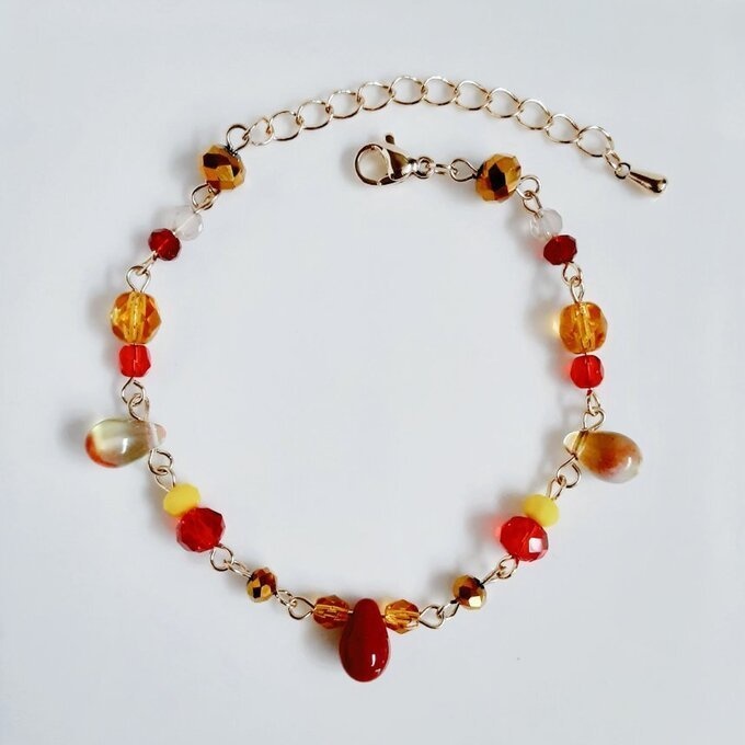しずくとガラスビーズの秋色レッドトパーズのグラデーション風ブレスレット