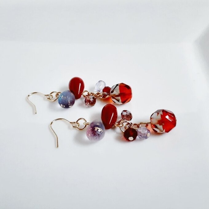 チェコビーズが揺れる☆しずくとガラスビーズのプチジャラジャピアス/イヤリング(秋色レッドアメジスト)
