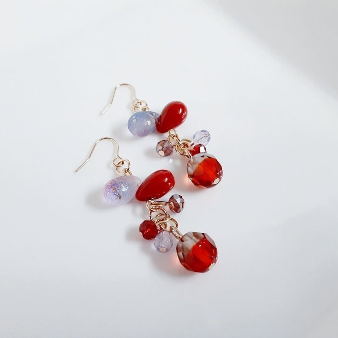 チェコビーズが揺れる☆しずくとガラスビーズのプチジャラジャピアス/イヤリング(秋色レッドアメジスト)