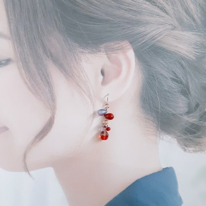 チェコビーズが揺れる☆しずくとガラスビーズのプチジャラジャピアス/イヤリング(秋色レッドアメジスト)