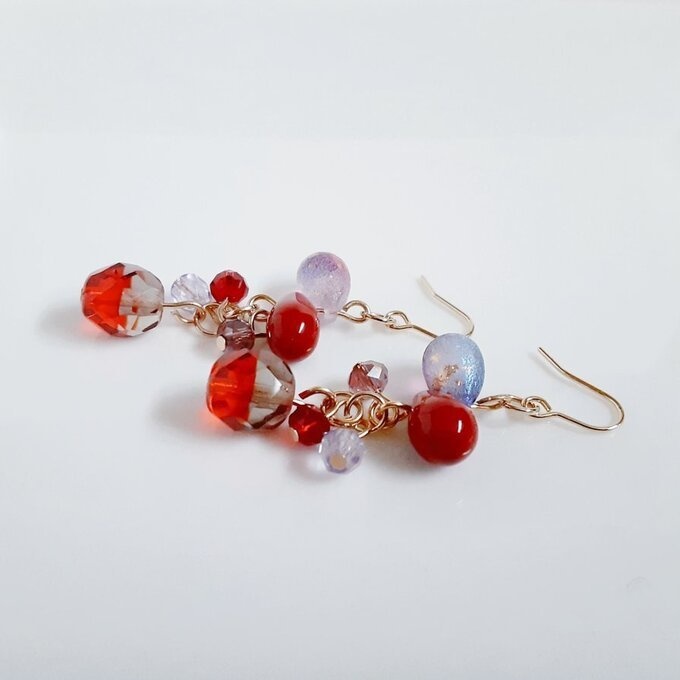 チェコビーズが揺れる☆しずくとガラスビーズのプチジャラジャピアス/イヤリング(秋色レッドアメジスト)