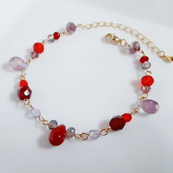 しずくとガラスビーズの秋色レッドアメジストパープルのグラデーション風ブレスレット