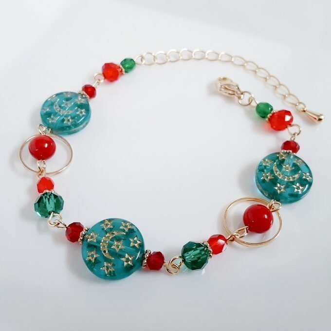 アンティーク風アクリルビーズとサークルフープのブレスレット(クリスマスカラー)