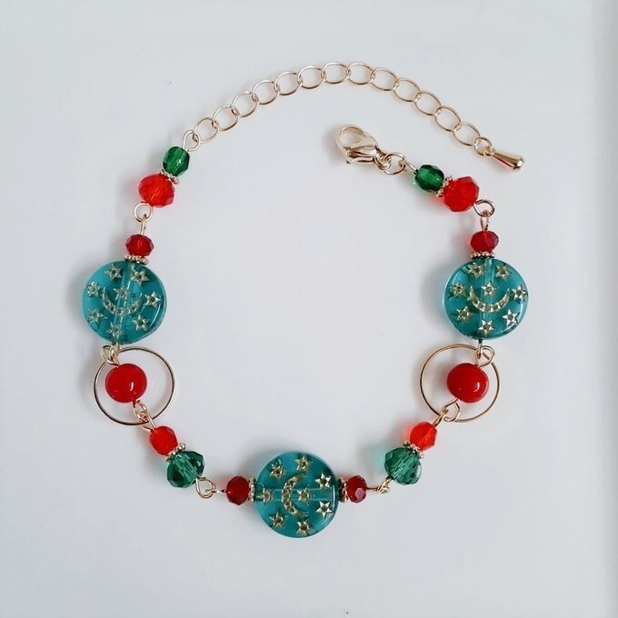 アンティーク風アクリルビーズとサークルフープのブレスレット(クリスマスカラー)