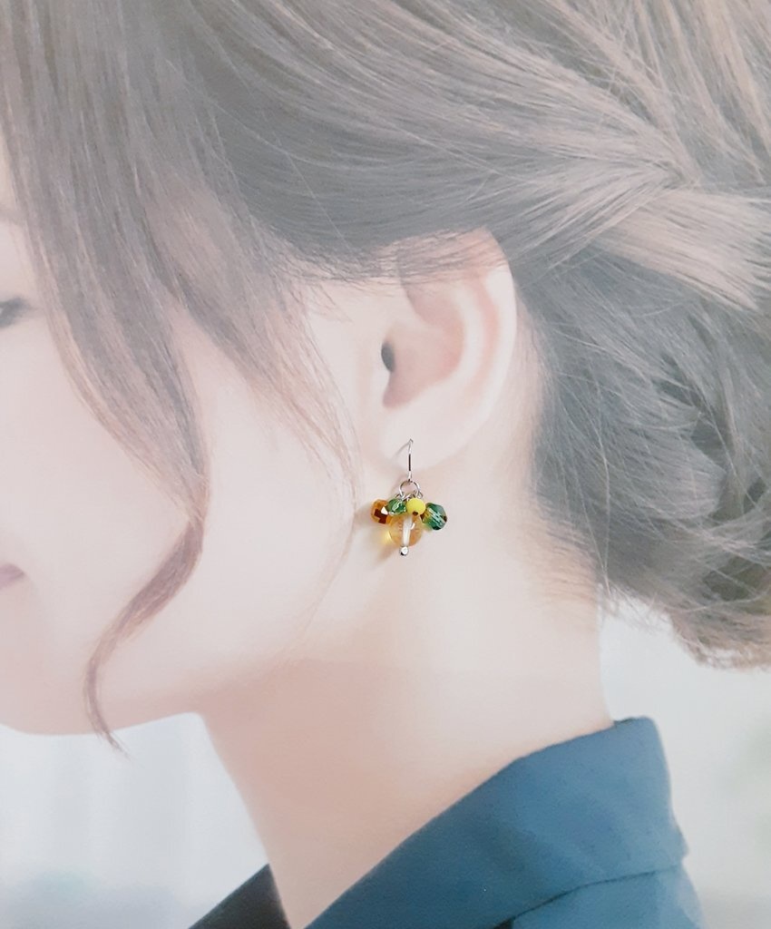 とんぼ玉ビーズが揺れる☆しずくとガラスビーズのプチジャラジャラピアス/イヤリング(夜桜ピンク)