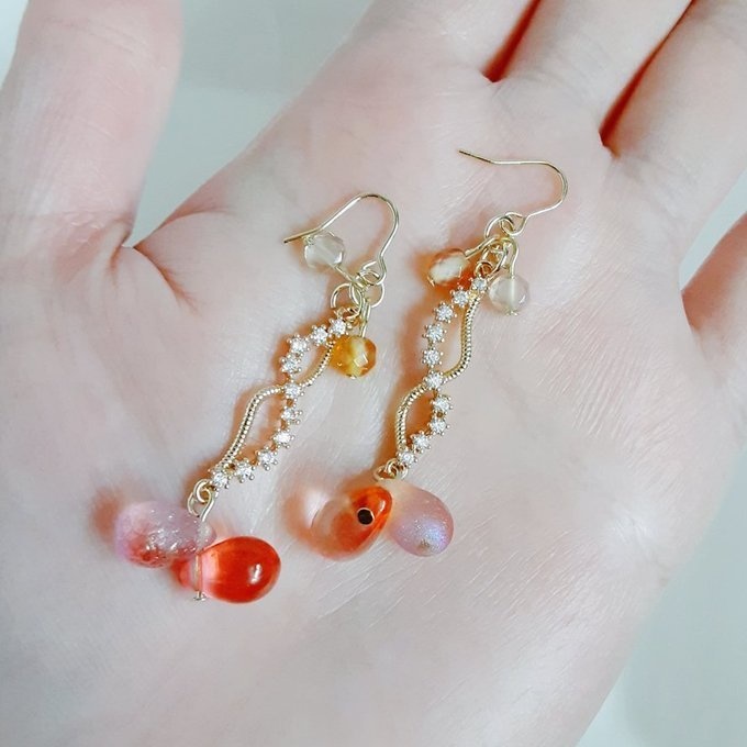 1ペアのみ☆ぷっくりしずくとひねりクロスのシャープなピアス/イヤリング(サンセットオレンジ)
