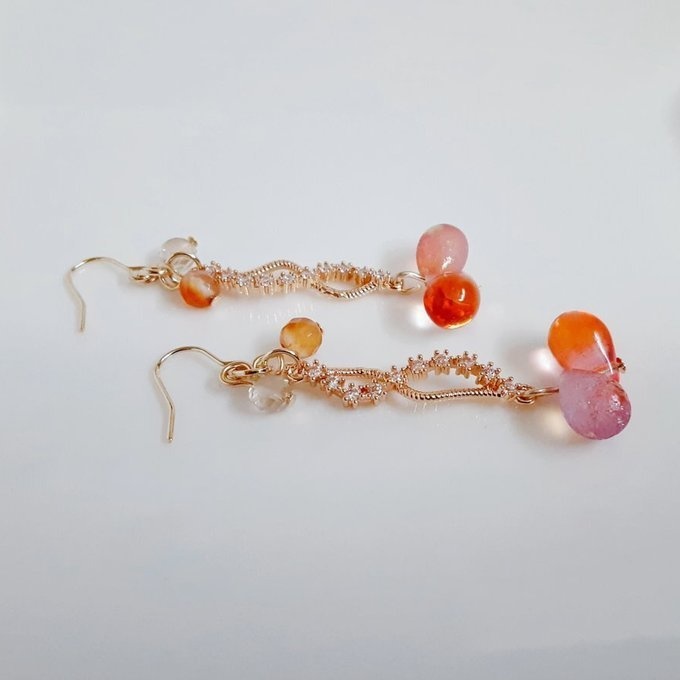 1ペアのみ☆ぷっくりしずくとひねりクロスのシャープなピアス/イヤリング(サンセットオレンジ)