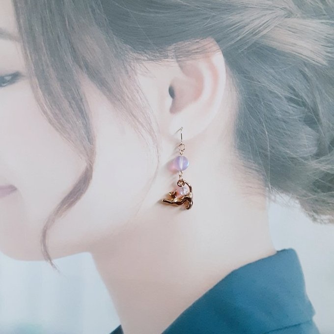 ルナフラッシュとお座り猫ちゃんのワンポイントピアス/イヤリング(ライトアメジスト)