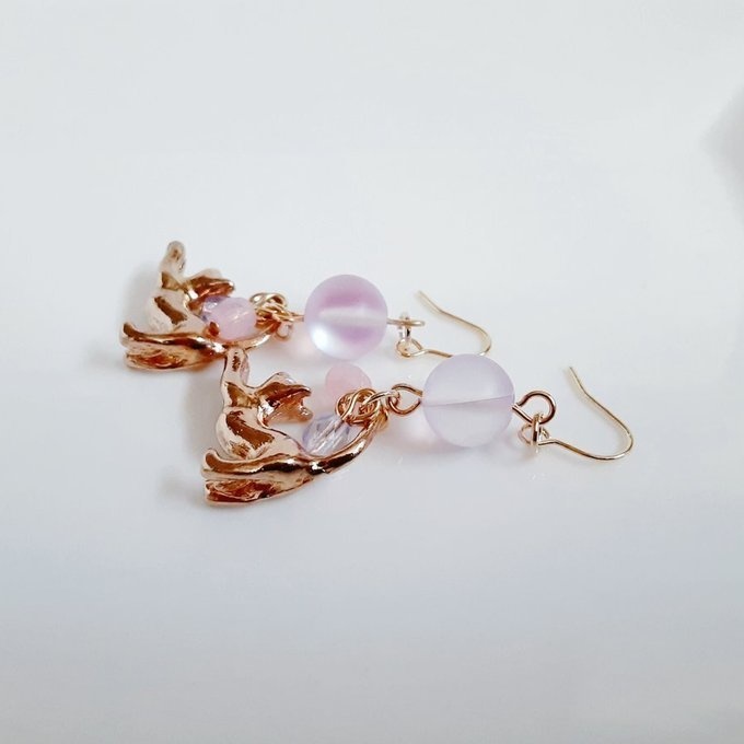 ルナフラッシュとお座り猫ちゃんのワンポイントピアス/イヤリング(ライトアメジスト)