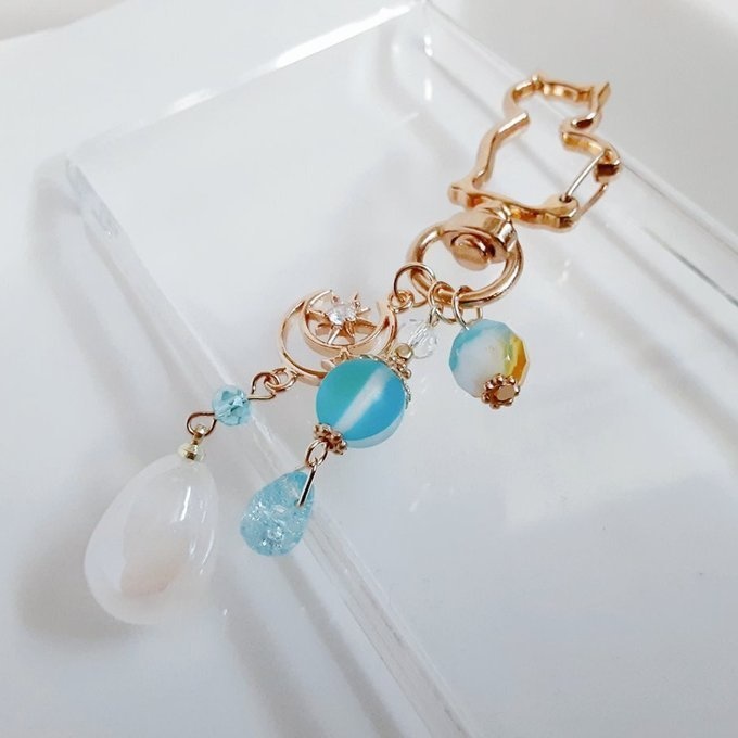 幻想的なパールチャームと宇宙モチーフが素敵な大ぶりサイズのお洒落キーホルダー(トロピカル)