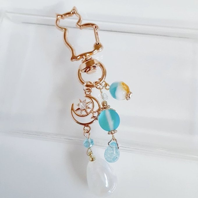 幻想的なパールチャームと宇宙モチーフが素敵な大ぶりサイズのお洒落キーホルダー(トロピカル)