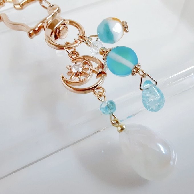 幻想的なパールチャームと宇宙モチーフが素敵な大ぶりサイズのお洒落キーホルダー(トロピカル)