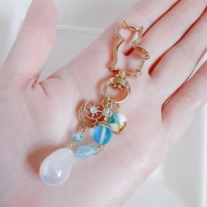 幻想的なパールチャームと宇宙モチーフが素敵な大ぶりサイズのお洒落キーホルダー(トロピカル)