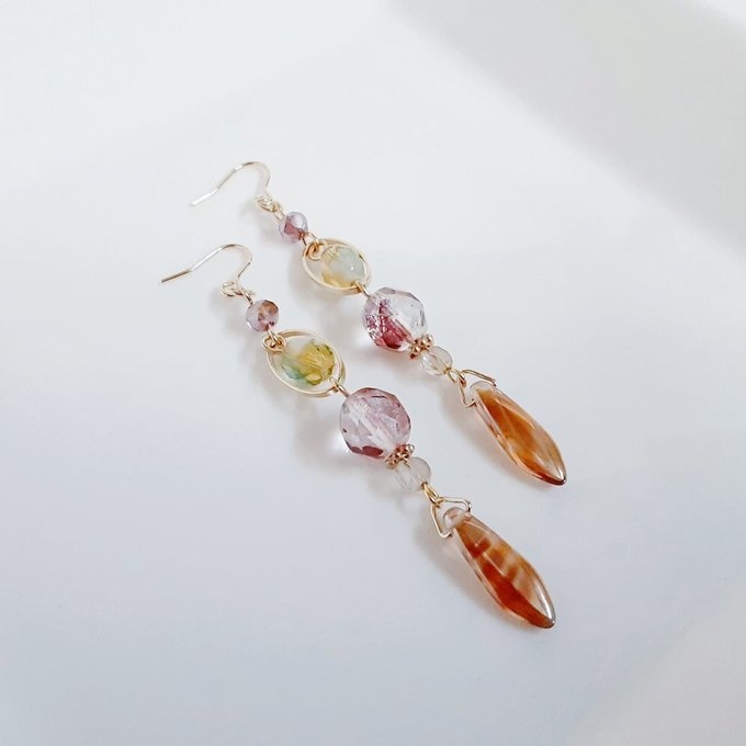 チェコビーズとオーバルフープのお洒落ロングピアス/イヤリング(パープルブラウン)