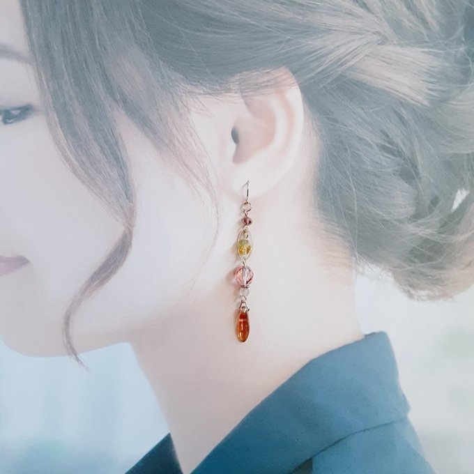 チェコビーズとオーバルフープのお洒落ロングピアス/イヤリング(パープルブラウン)