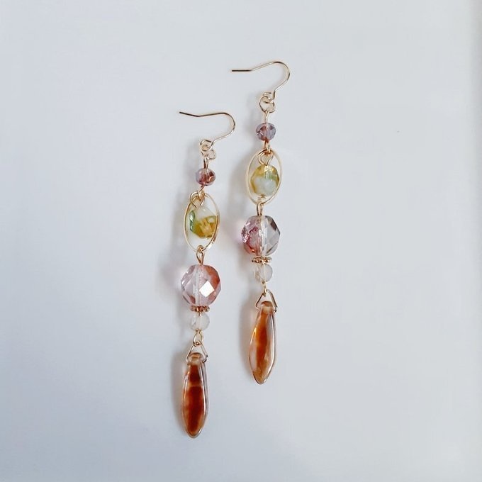 チェコビーズとオーバルフープのお洒落ロングピアス/イヤリング(パープルブラウン)