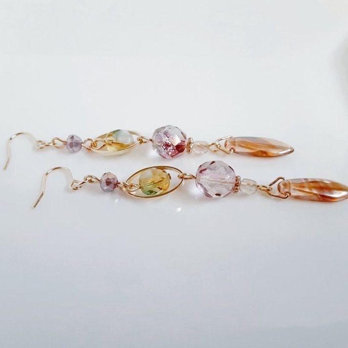 チェコビーズとオーバルフープのお洒落ロングピアス/イヤリング(パープルブラウン)