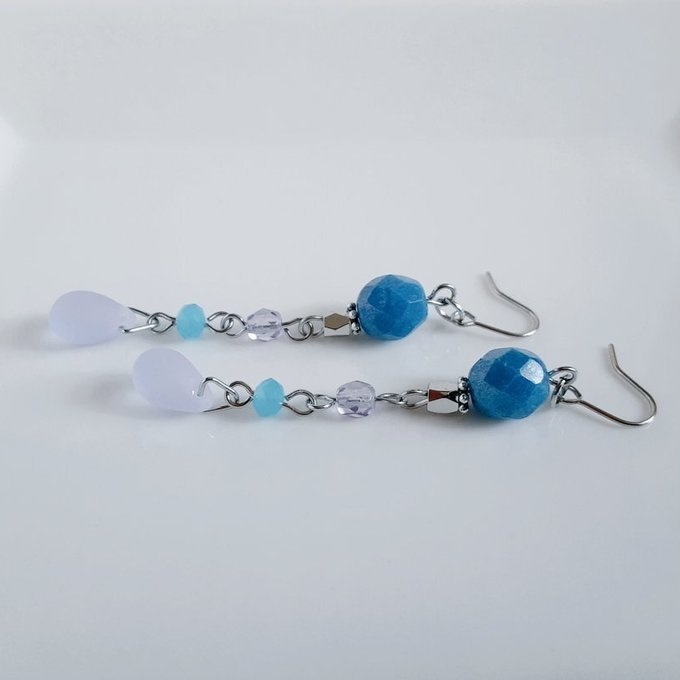 アンティーク風ライトブルーカラーのゆらゆらロングピアス/イヤリング