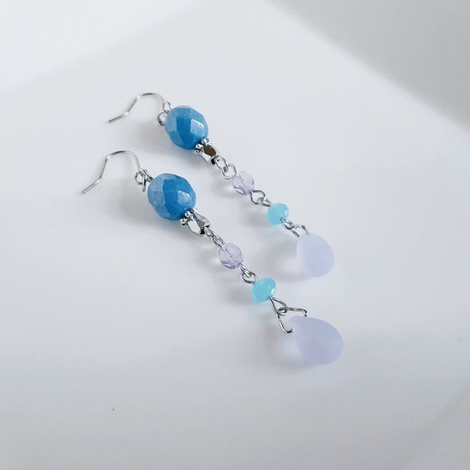 アンティーク風ライトブルーカラーのゆらゆらロングピアス/イヤリング