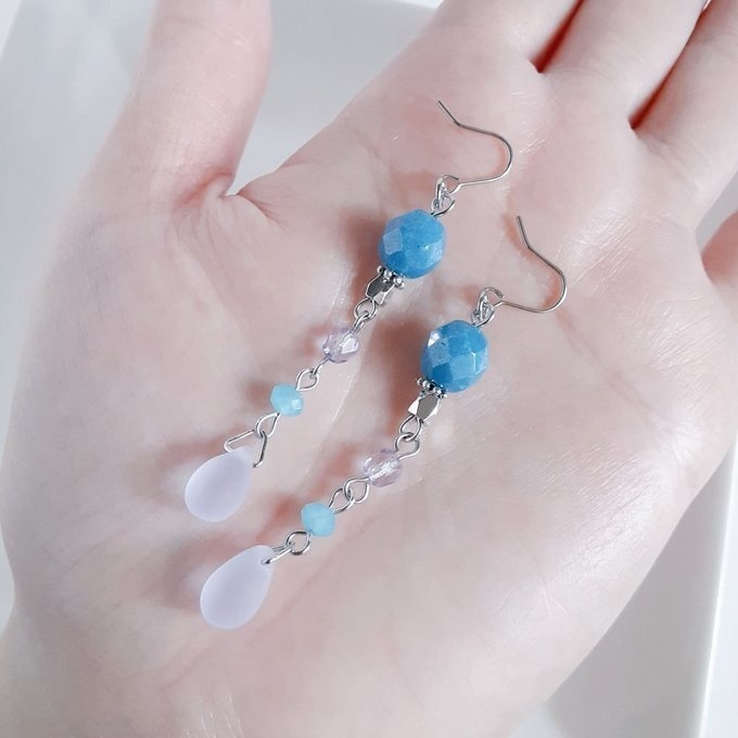 アンティーク風ライトブルーカラーのゆらゆらロングピアス/イヤリング