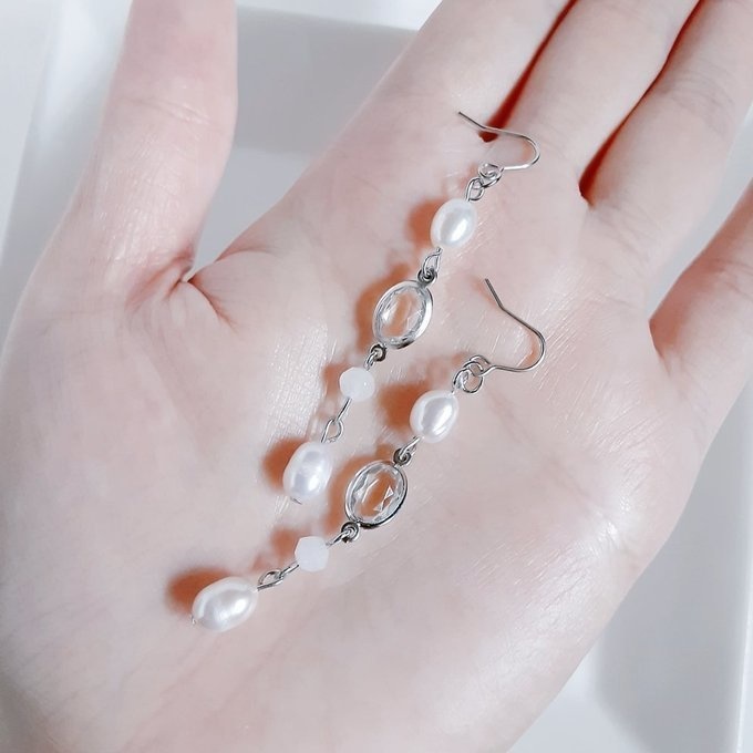 上品な淡水パールとアクリルフレームストーンのピアス/イヤリング