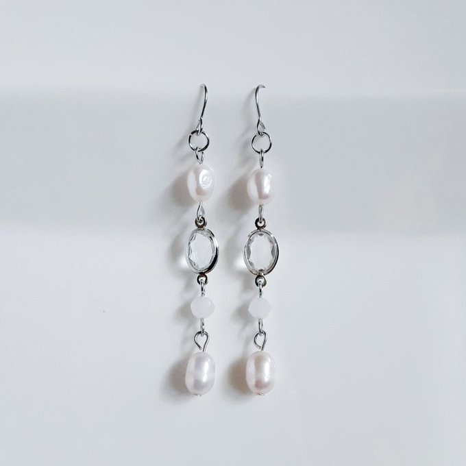 上品な淡水パールとアクリルフレームストーンのピアス/イヤリング