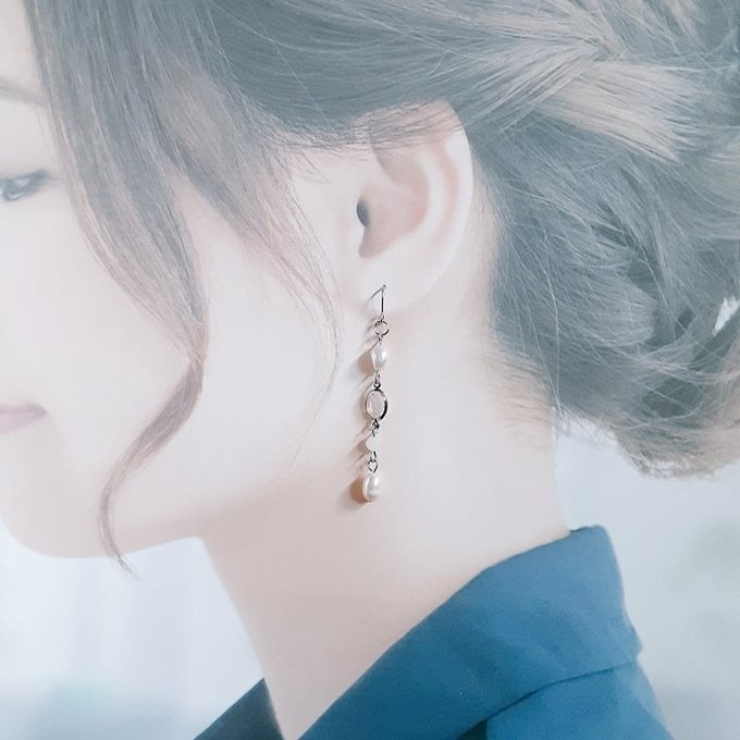 上品な淡水パールとアクリルフレームストーンのピアス/イヤリング