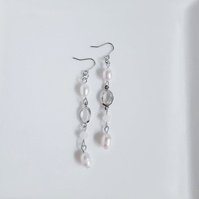 上品な淡水パールとアクリルフレームストーンのピアス/イヤリング