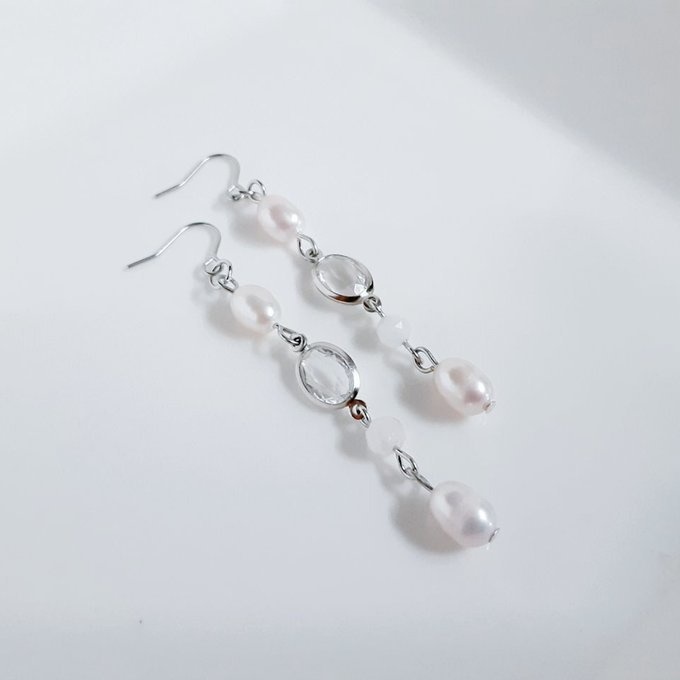 上品な淡水パールとアクリルフレームストーンのピアス/イヤリング
