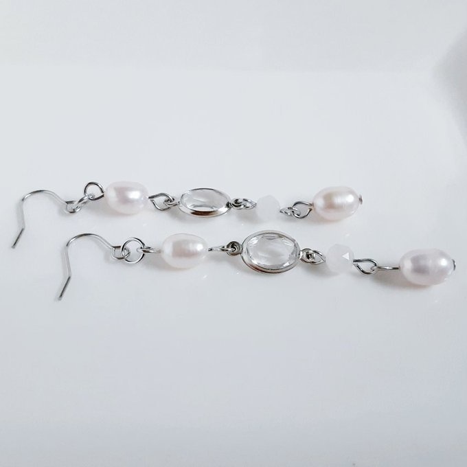 上品な淡水パールとアクリルフレームストーンのピアス/イヤリング