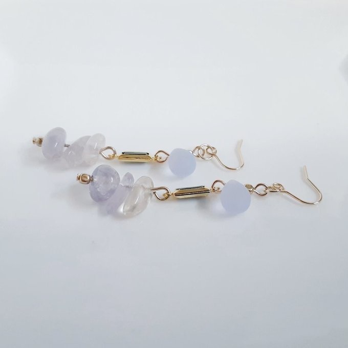 シャープなスクエアのアクリルフレームストーンとアメジストとぷっくりしずくのシンプルピアス/イヤリング