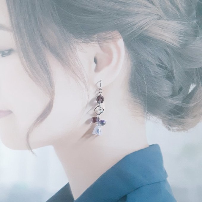 すずらんビーズが可愛い☆スクエアフープとチェコビーズのお洒落ピアス/イヤリング(バイオレット)