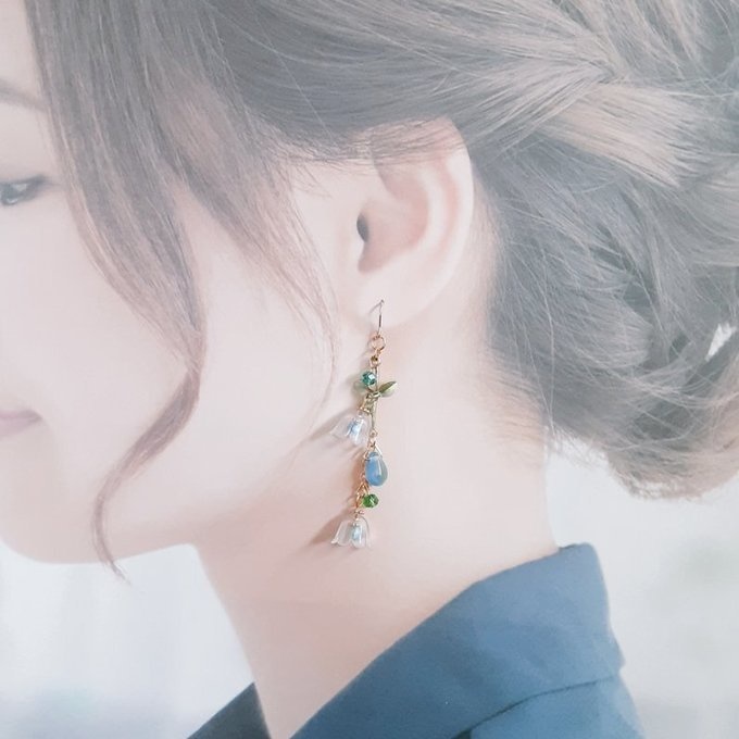 1ペアのみ☆すずらんビーズとしずくビーズが揺れるお洒落ロングピアス/イヤリング(グリーンブルー)