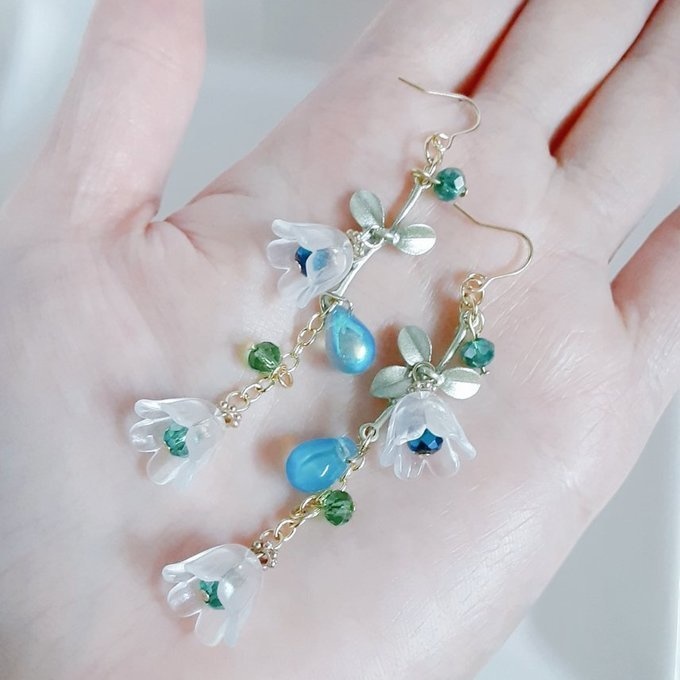 1ペアのみ☆すずらんビーズとしずくビーズが揺れるお洒落ロングピアス/イヤリング(グリーンブルー)