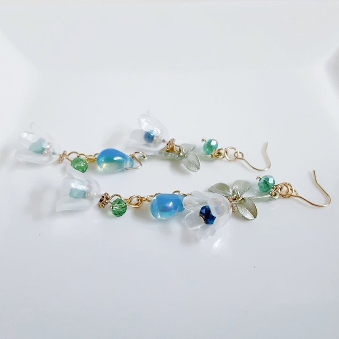 1ペアのみ☆すずらんビーズとしずくビーズが揺れるお洒落ロングピアス/イヤリング(グリーンブルー)