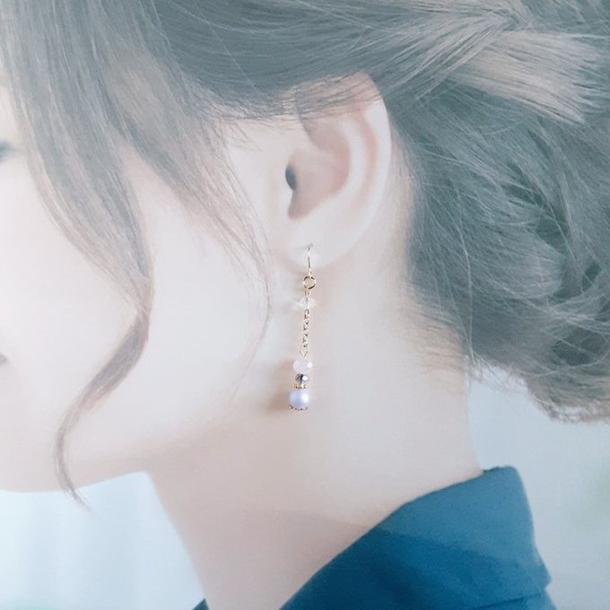 ラベンダーパープル色のアシンメトリーピアス/イヤリング