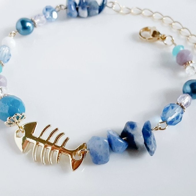 再再販☆お魚パーツが可愛い☆ソーダライトとスカイブルー色のお洒落ブレスレット