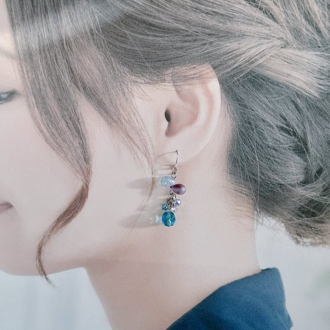 チェコビーズが揺れる☆しずくとガラスビーズのプチジャラジャラピアス/イヤリング(アクアブルー×パープル)