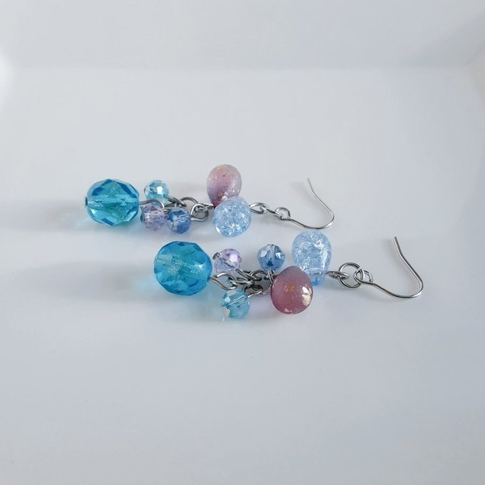 チェコビーズが揺れる☆しずくとガラスビーズのプチジャラジャラピアス/イヤリング(アクアブルー×パープル)