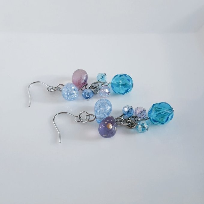 チェコビーズが揺れる☆しずくとガラスビーズのプチジャラジャラピアス/イヤリング(アクアブルー×パープル)