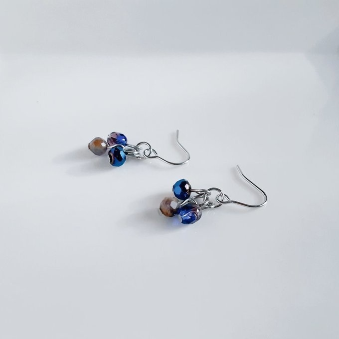 チェコビーズとガラスビーズのブルーパープル色のミニピアス/イヤリング