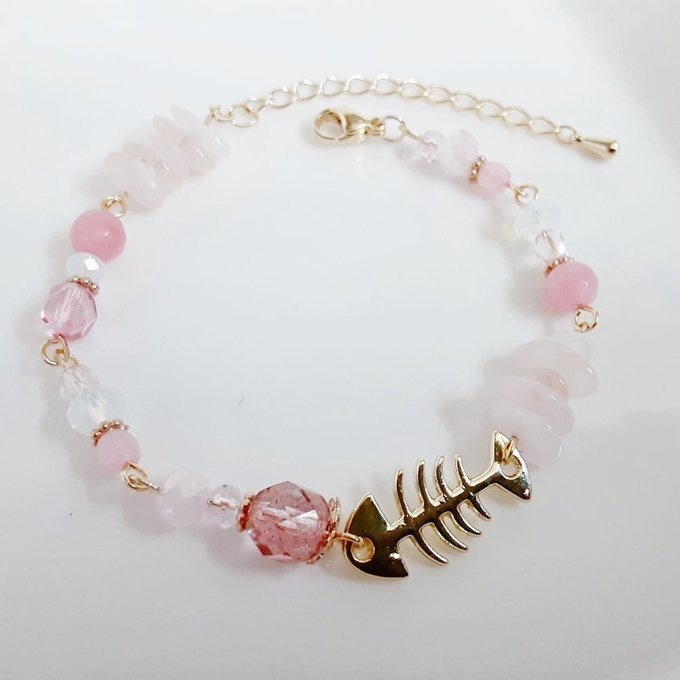 お魚パーツが可愛い☆モルガナイトとふんわりピンク色のお洒落ブレスレット